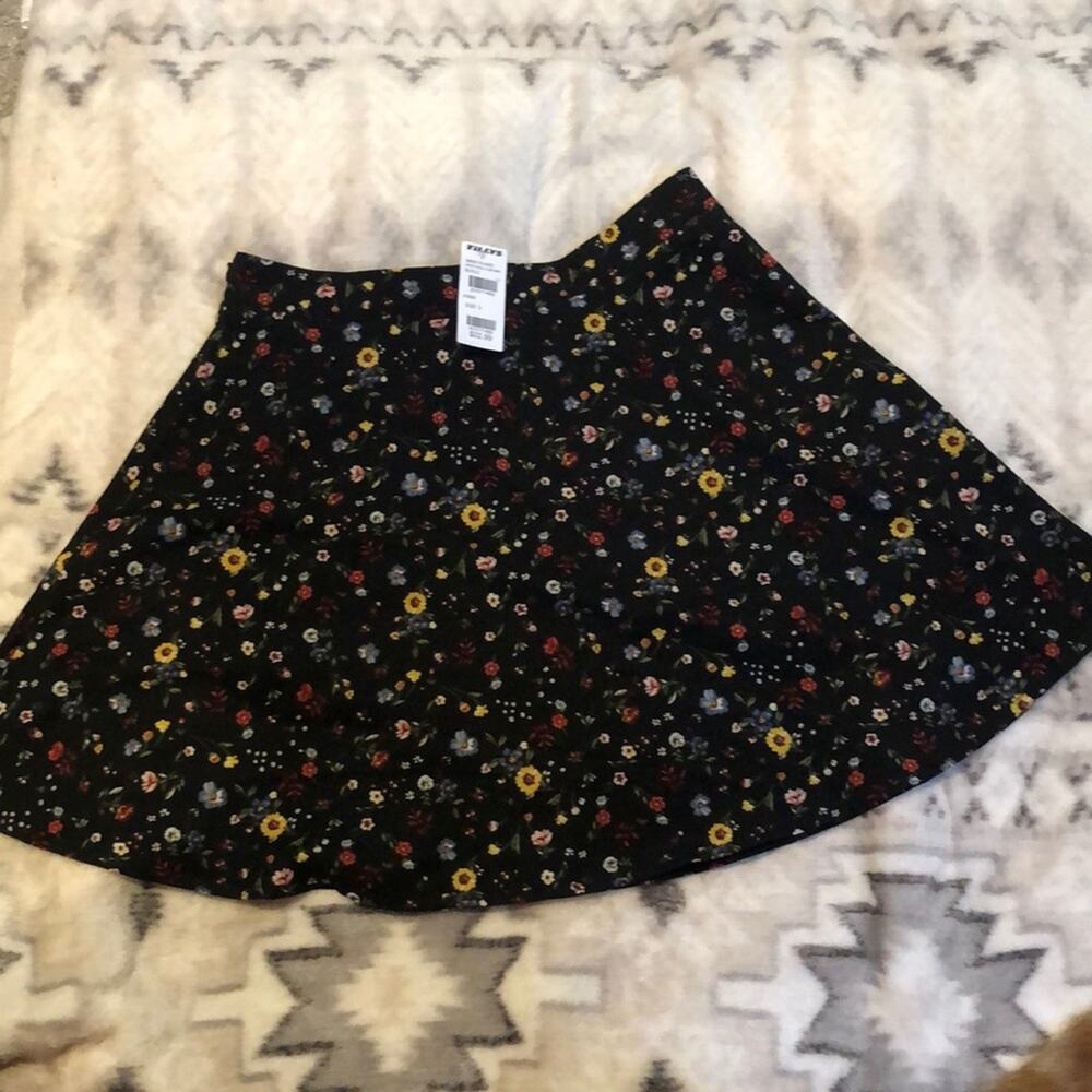 NWT ivy and main floral A-line shirt size‎ S 96% polyester 4% spandex ￼